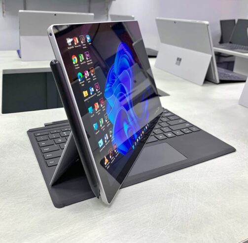 Surface pro 7 (i5-10th gen) 8/128 keyboard + Pen 🖊️