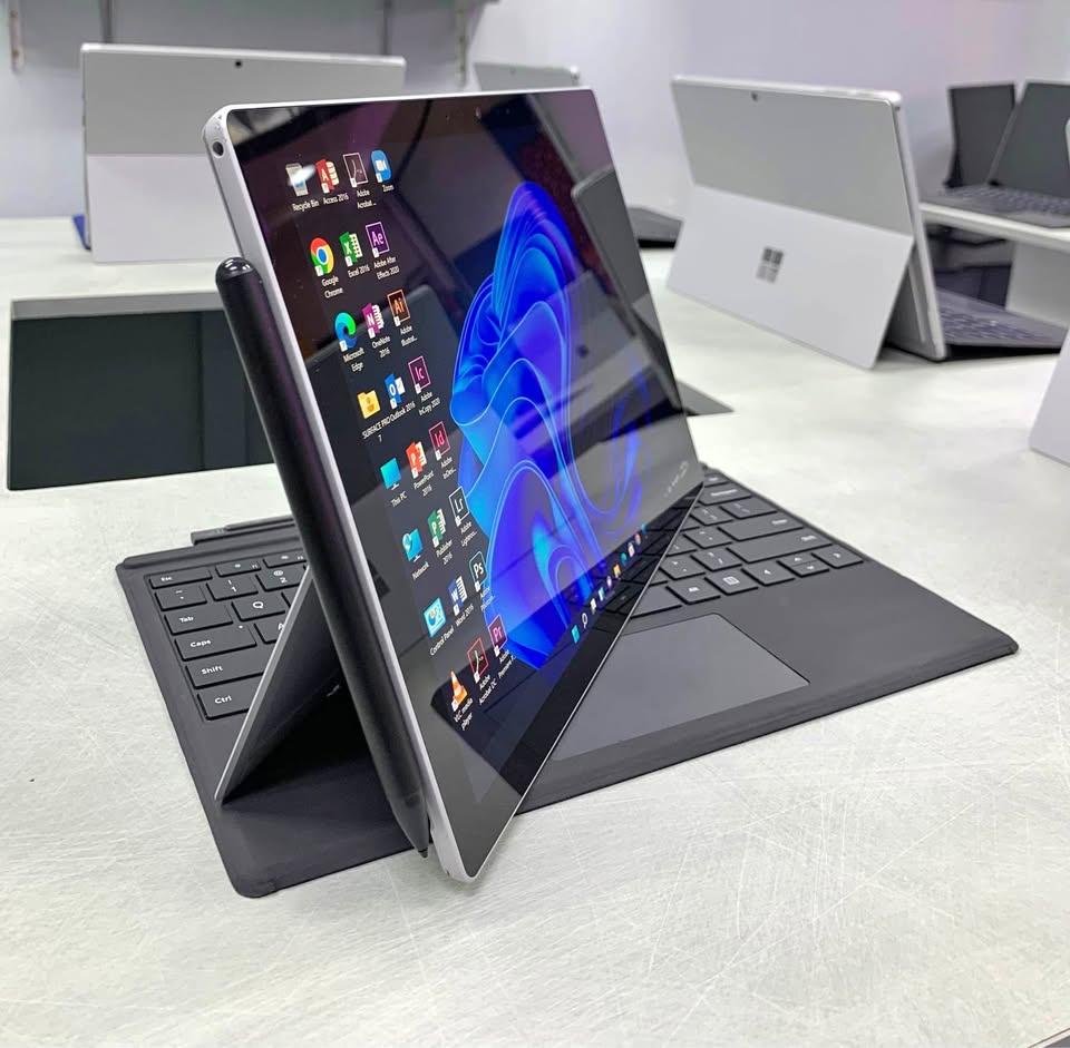 Surface pro 7 (i5-10th gen) 8/128 keyboard + Pen 🖊️